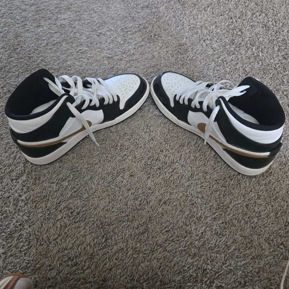 Air Jordan 1 Mid SE w/box